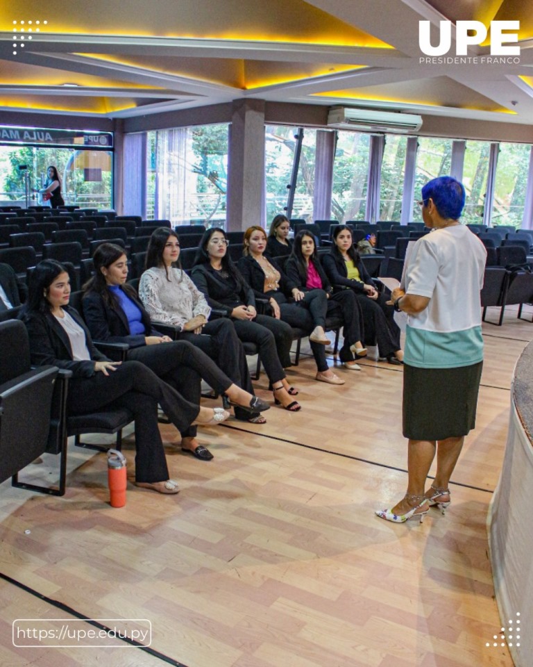 Alumnos de Derecho Culminan Examen de Oratoria